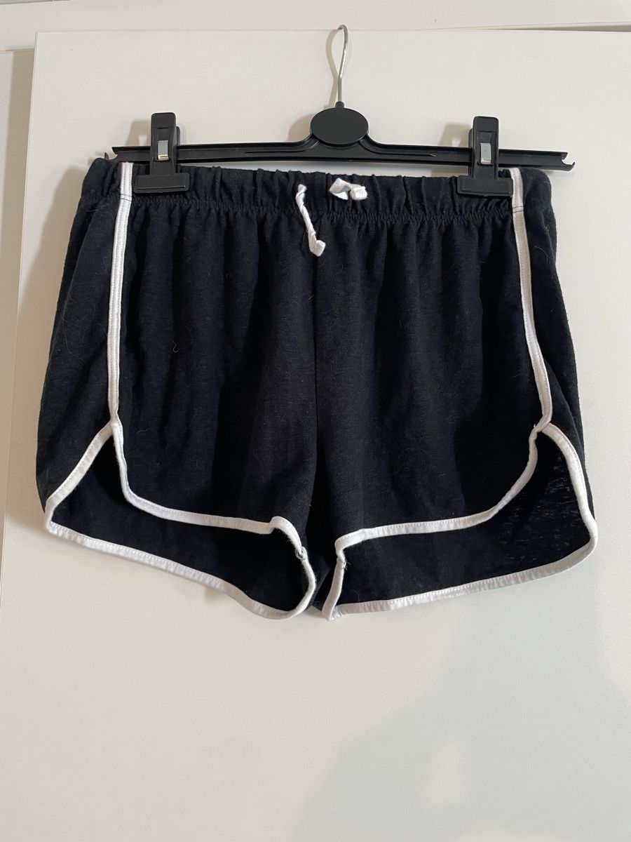 Topshop Hosen: Varsity jersey shorts – Gebraucht aus Roche VD von closetcleanse