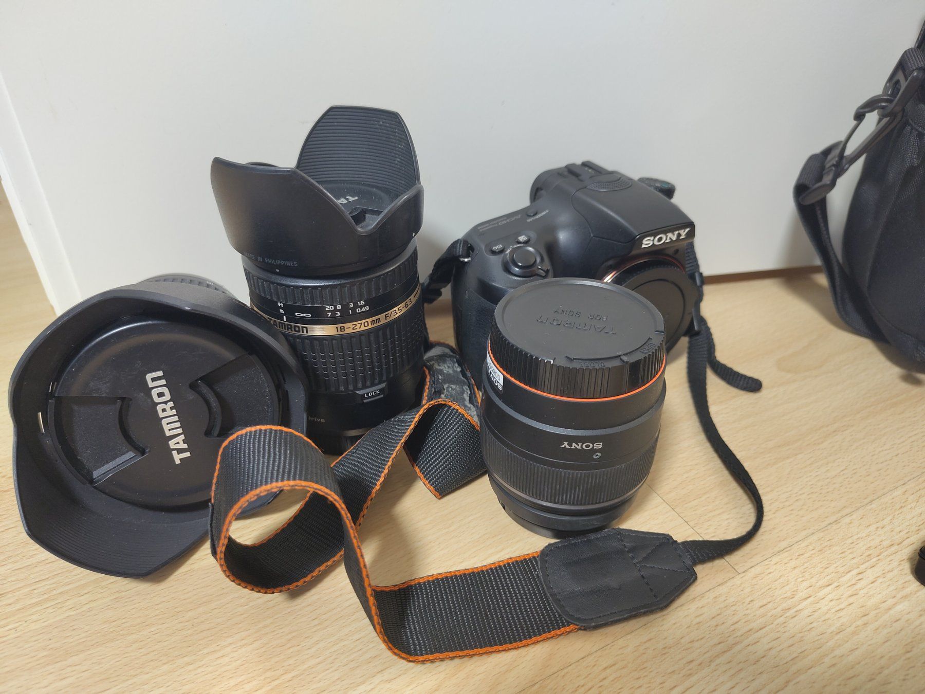 Sony Fotocamera: Sony Alpha 57 Spiegelreflexkamera mit Objektiven & Tasche – Usato da Lyss venduto da toe_68qb 1