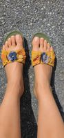 Süsse Sandalen mit Blumenapplikationen, Grösse 38