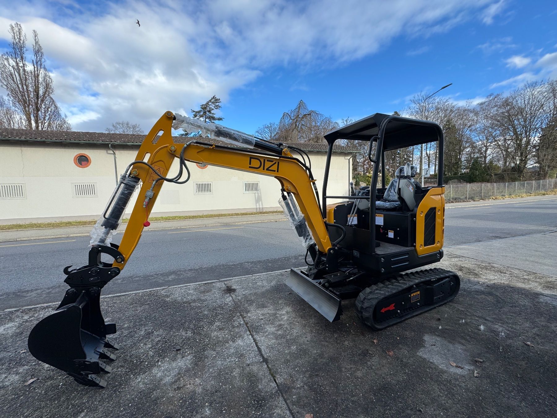 Escavatori: Bagger 2.5T GANZ NEU – Nuovo e nell'imballaggio originale da Biel/Bienne venduto da inf_p8rh 1
