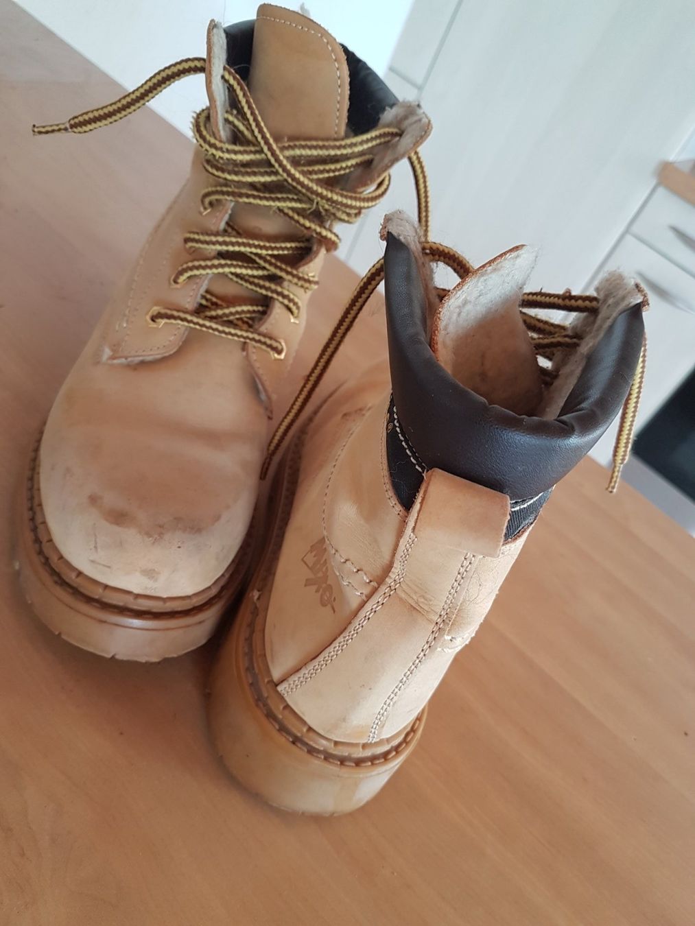 Scarpe da donna: Chaussures grandeur 40 doublée marque Mixo – Usato da Villiers venduto da san_jn5w 1