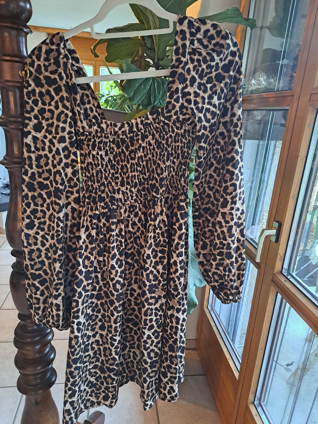 Na-kd Vestiti: NA-KD Kleid mit Leo-Muster, Gr. 36 – Usato da Näfels venduto da Featherfashion
