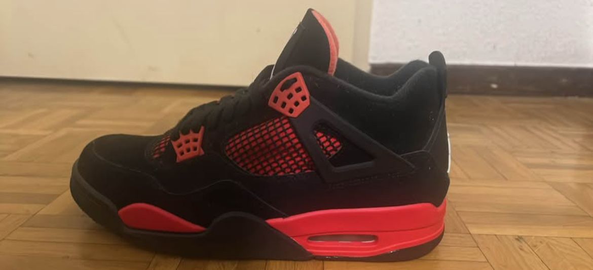 Jordan Chaussures hommes: Jordan 4 Red Thunder  – D'occasion à Genève par Bruno_gabriel 1