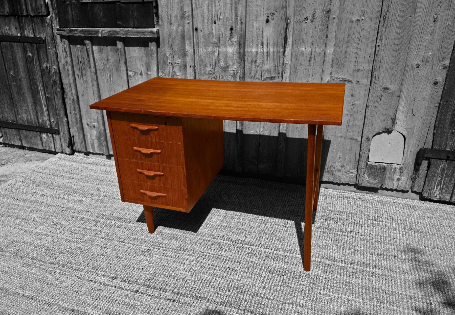 Schreibtische: Teak Schreibtisch mid century danish stil – Gebraucht aus Haslen AI von Vintagelix 1
