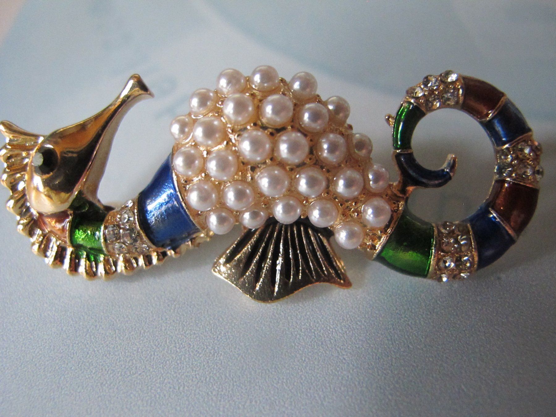 Broches & Aiguilles: Wunderschöne Seepferdchen Brosche neu! – Neuf (Voir description) à Löhningen par Chimae67 2