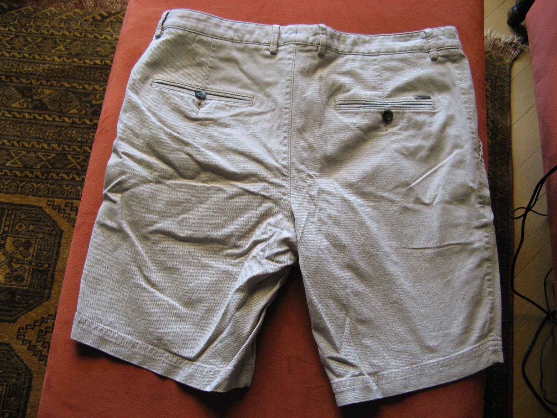 Hugo Boss Pantalons: kurze, beige Boss Shorts – D'occasion à Zürich par apil 3