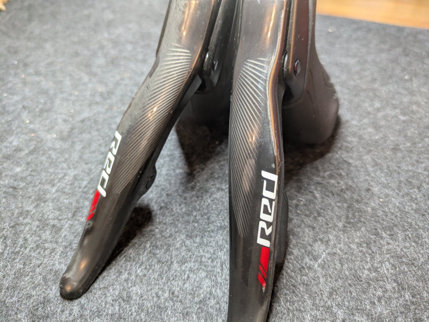 Sram Pezzi di ricambio: SRAM RED eTap Shift Levers Set (Left & Right) / Schalt-/Brem – Usato da Basel venduto da Greutzi 5