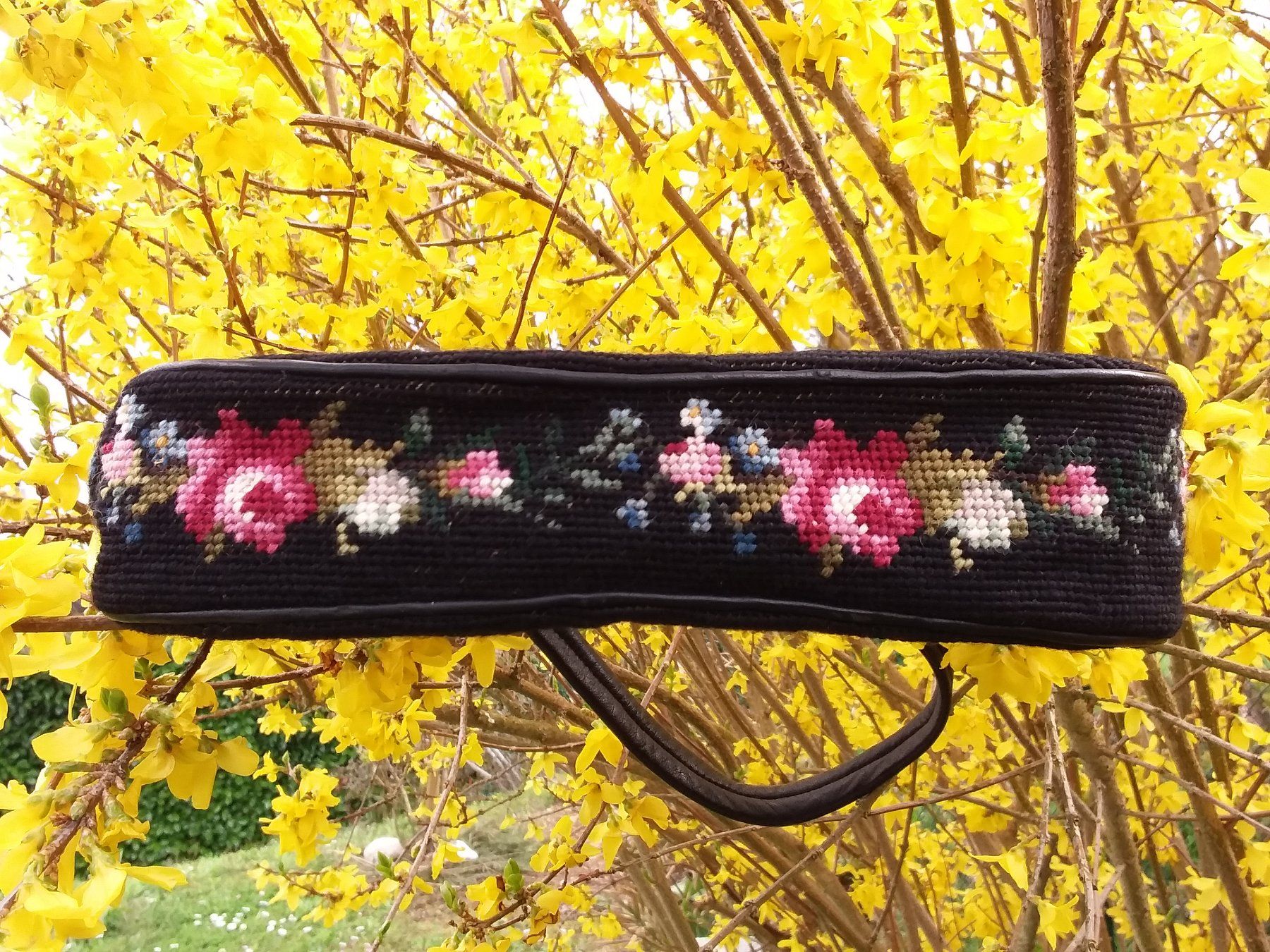 Borse da donna: Sac à main, brodé. – Usato da La Chaux-de-Fonds venduto da achillea01 1