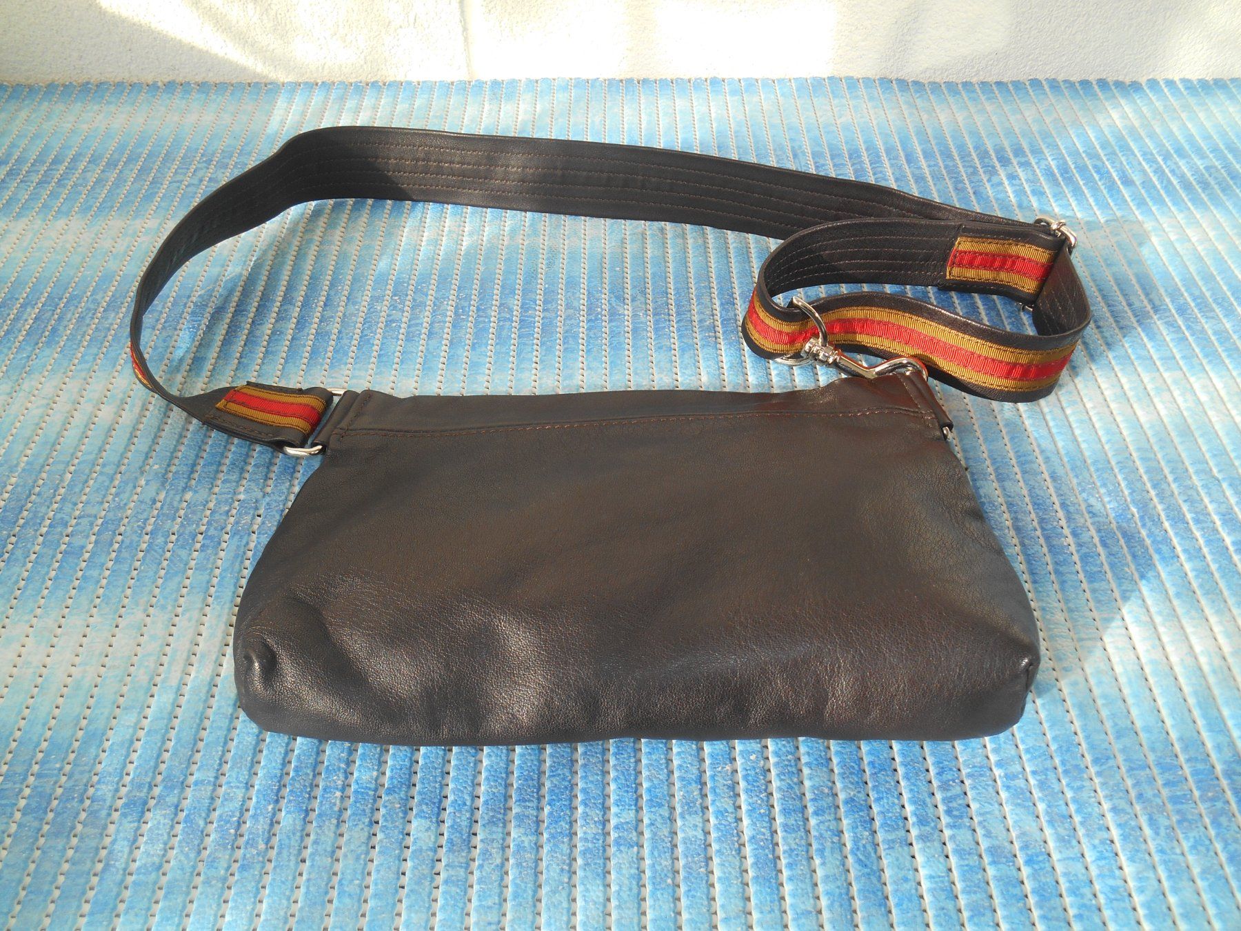 Kleinbasel Borse da donna: Klein Basel Leder  Tasche/Umhängetasche – Usato da Basel venduto da chien008 2