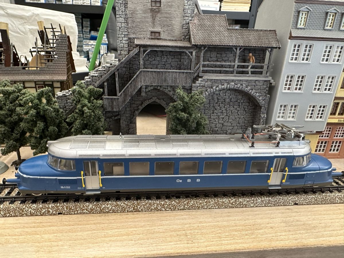 Märklin Modelleisenbahnen: Märklin 3127 OeBB RBe 2/4 Blauer Pfeil – Gebraucht aus Lupsingen von New-Haven 1