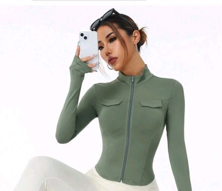 Trendige Sport Jacke mit Daumenlöcher, olivgrün, neu