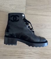 Bottes Chanel en Cuir Vernis Noir 