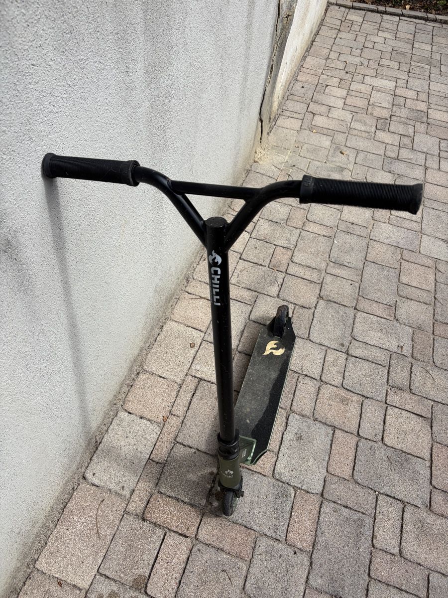 Chilli Kickboard: Trottinette chili noir et vert – Usato da Mont-sur-Lausanne venduto da kai_fy28