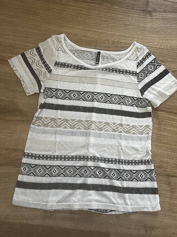 T-shirt: T-Shirt – Usato da Brittnau venduto da _livia_n_