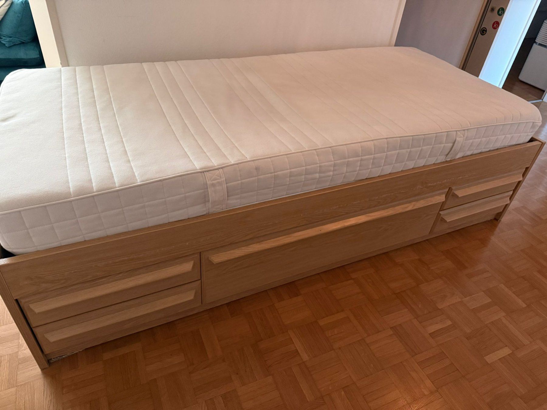 Ikea Matratzen: Einzelbett 90×200 Eiche hell + Schreibtisch – Gebraucht aus Liestal von Mwolff