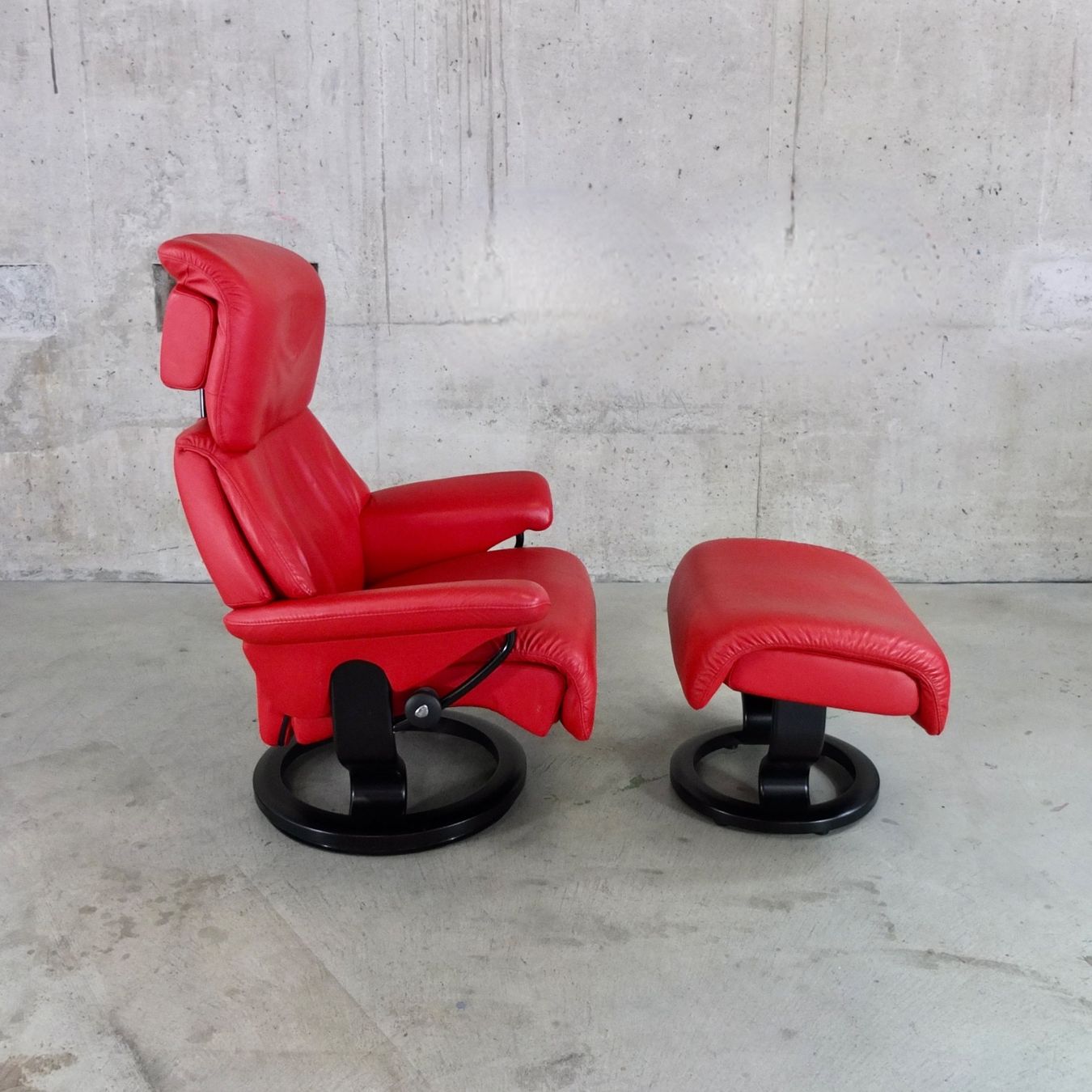 Stressless Fauteuils: Stressless Sunrise Bequemsessel mit Hocker – D'occasion à Basel par Brocki-auf-dem-Wolf