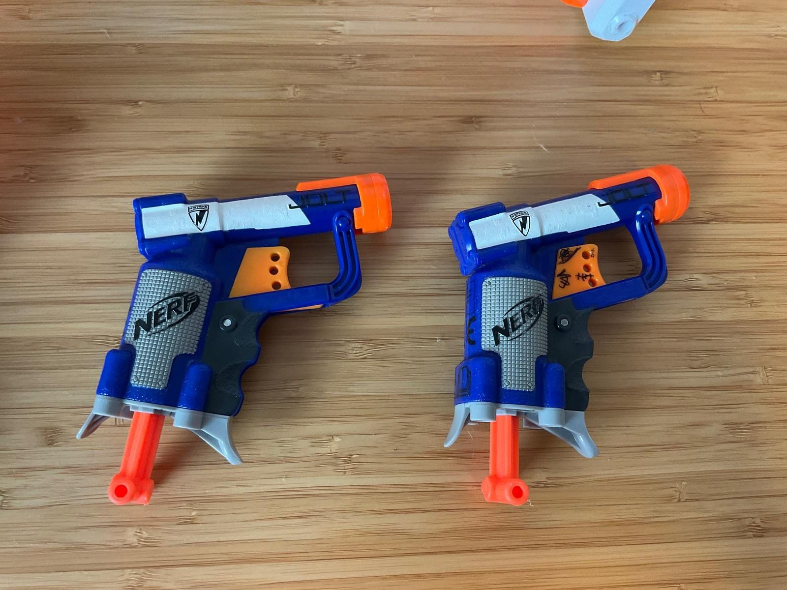 Nerf Spielzeuge: 4 NERF-Blaster mit vielen Pfeilen – Gebraucht aus Henggart von Sachs 4