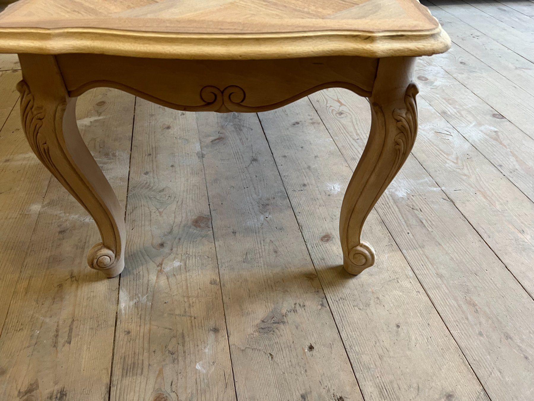 Tavoli: ART 981-J Table basse marquetée sablé – Usato da Pont-La-Ville venduto da BCMGLEAL 4