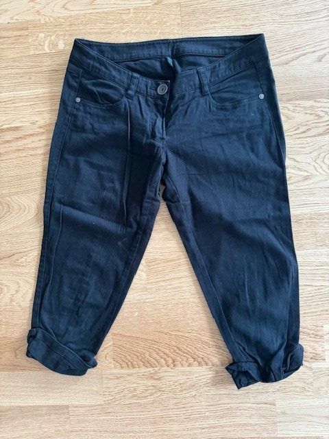 Benetton Pantaloni: Damen Hose 3/4 Benetton Gr.34 – Usato da Wabern venduto da MagdalenaWabern