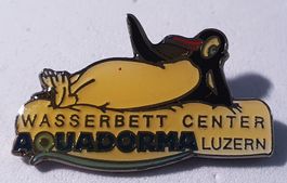 AA713 - Pin Tier Vogel Pinguin Wasserbett Aquqdorma Luzern