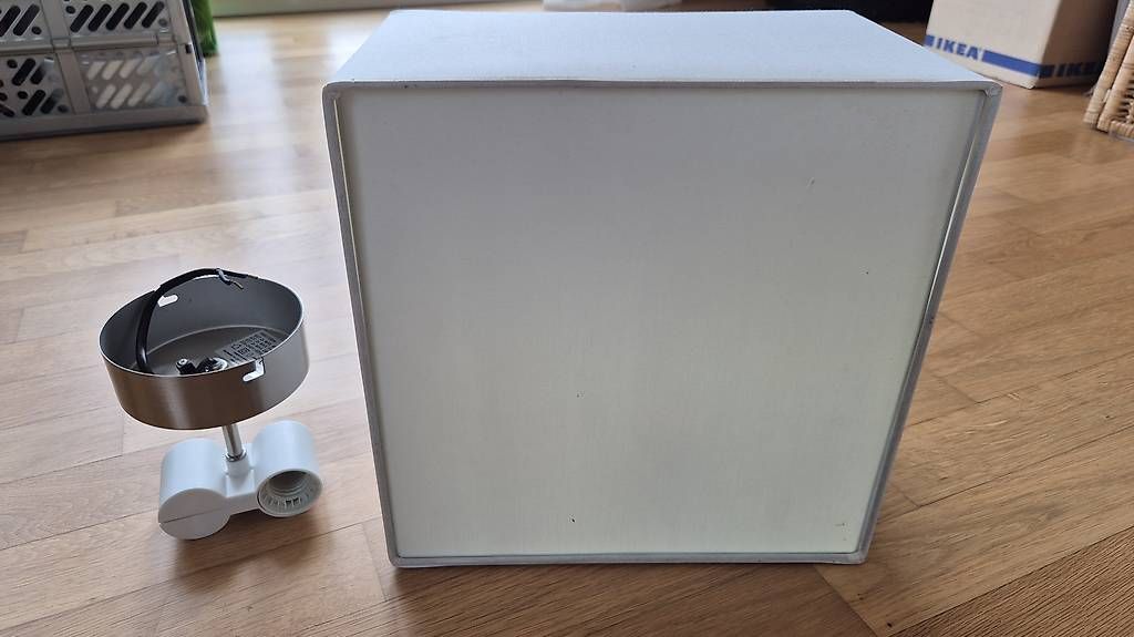 Lampadari & plafoniere: Weisse, viereckige Deckenlampe, 30x30cm – Usato da Sevelen venduto da SSinaWWieland 1