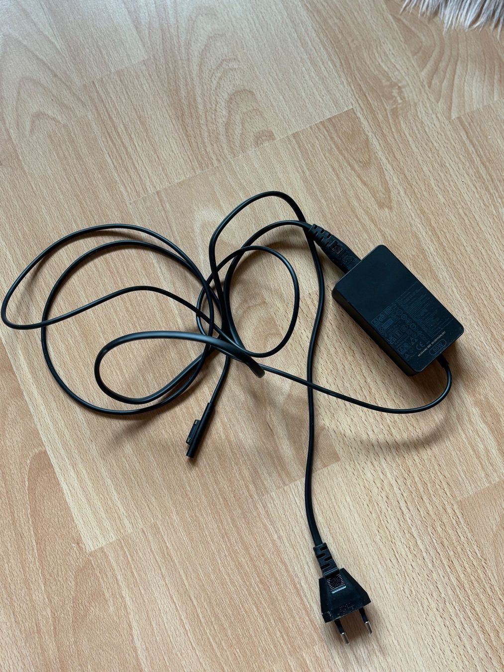 Microsoft Ladegerät: Ladekabel Laptop Microsoft Surface 11 – Neu (gemäss Beschreibung) aus Bächli-Hemberg von bertina1 1