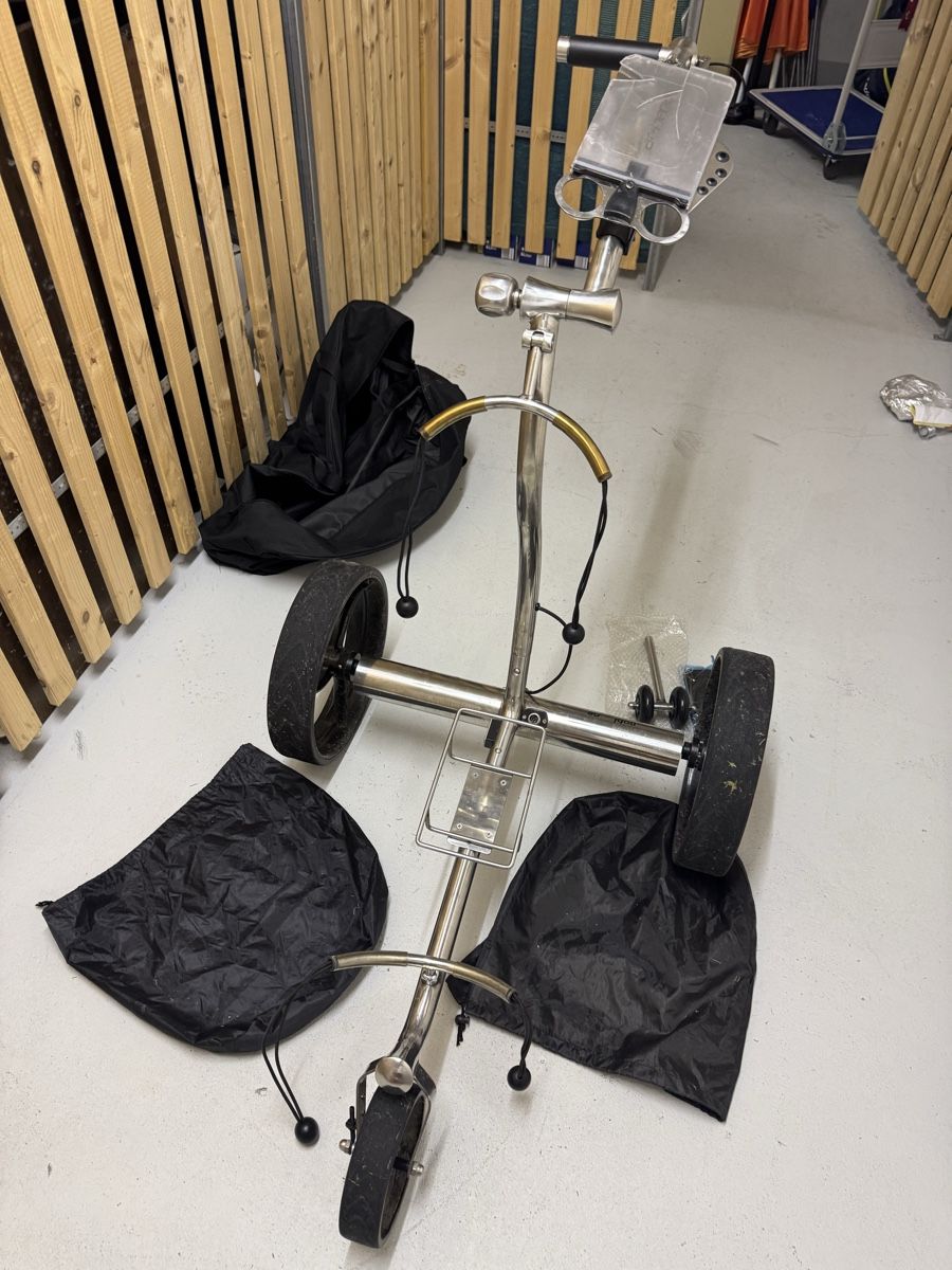 At-Hena Chariots: Golf Trolley mit Ladegerät und Tragetasche  – D'occasion à Volketswil par HDT2