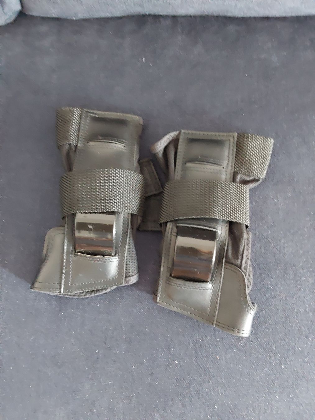 Pattini in linea & Pattini a rotelle: Inlineskates mit Schutzausrüstung Grösse 41 – Usato da Uster venduto da chetere 6