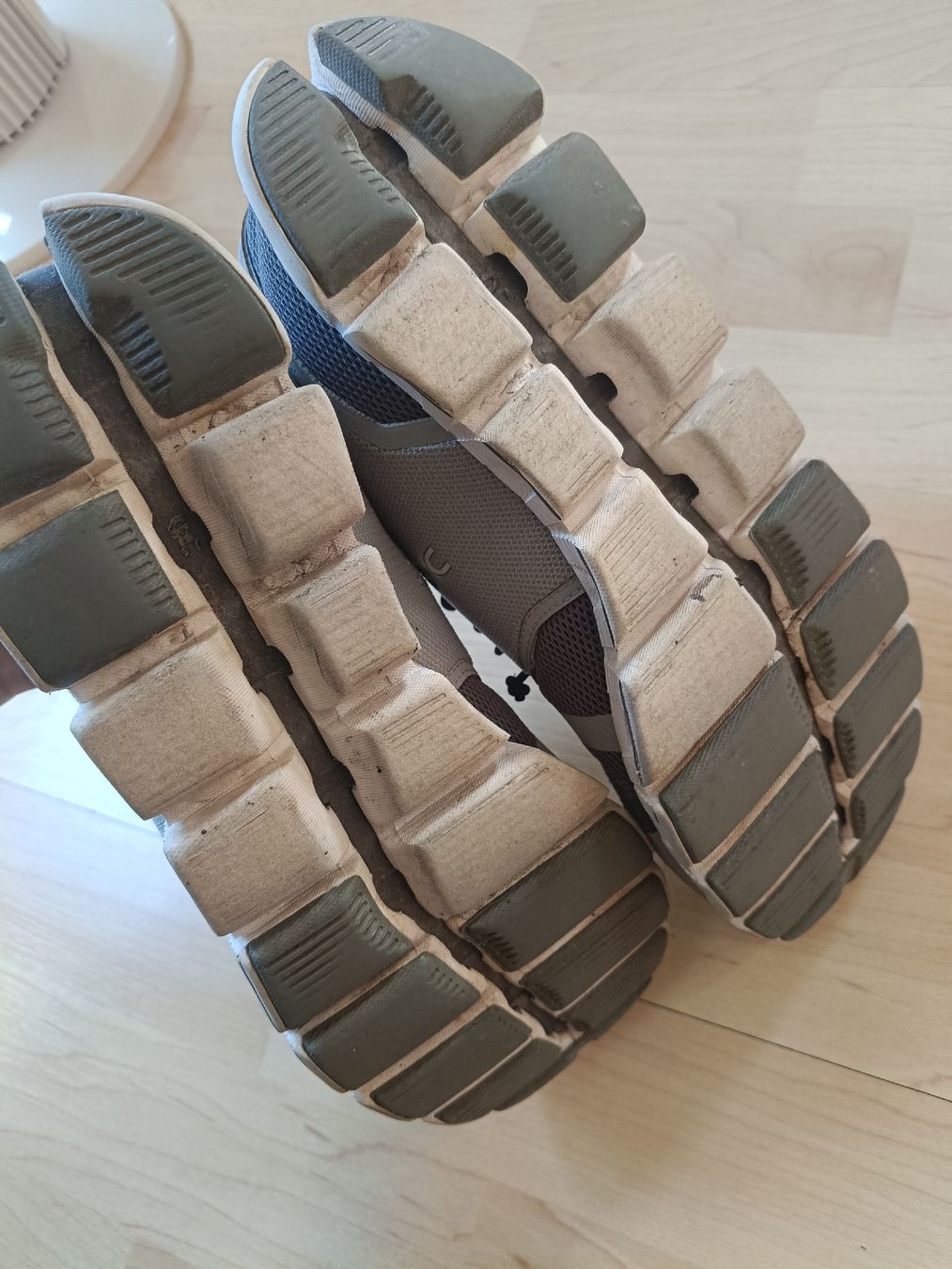 On Herrenschuhe: On Cloud Schuhe, Grösse 40.5 – Gebraucht aus Adliswil von Vimovi 4
