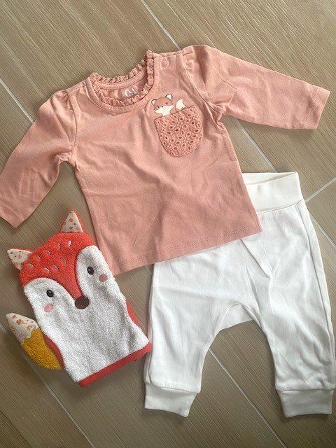 Lotti & Set di vestiti: Neues Baby-Geschenk-Set Gr. 62 "Füchsli" – Nuovo (secondo la descrizione) da Staufen venduto da Nasli
