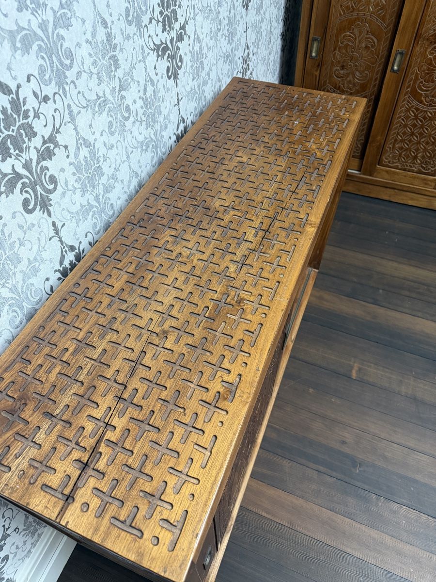Cassettiere: Antike Holzkommode / Sideboard mit Schnitzereien – Usato da Strengelbach venduto da KW. 1