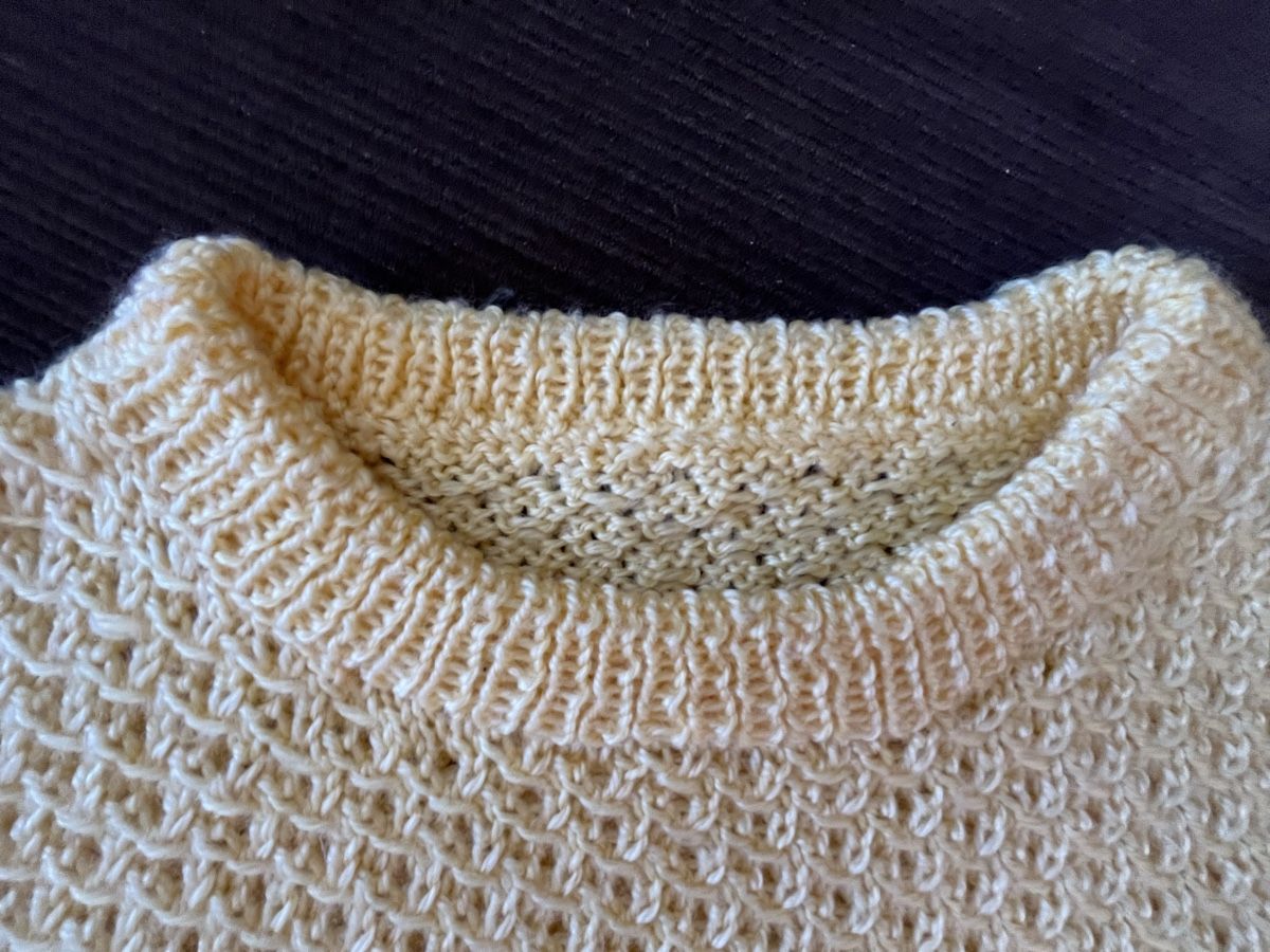Pullover & Sweatshirts: Handgestrickter Damenpullover | Gelb / Creme -Strukturmuster – Gebraucht aus Zürich von Hypera 1