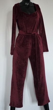 Wunderschöne Samtiger Jumpsuit in Weinrot, Grösse S