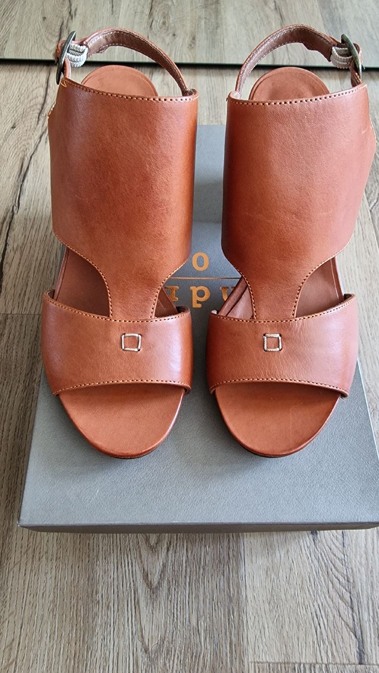 Scarpe da donna: Braune Leder Sandalen Gr. 38 – Nuovo e nell'imballaggio originale da Mönchaltorf venduto da nzhuravel 1
