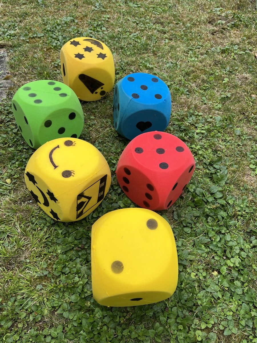 Spiele: 6 grosse Schaumstoff-Würfel – Gebraucht aus Bolligen von  2