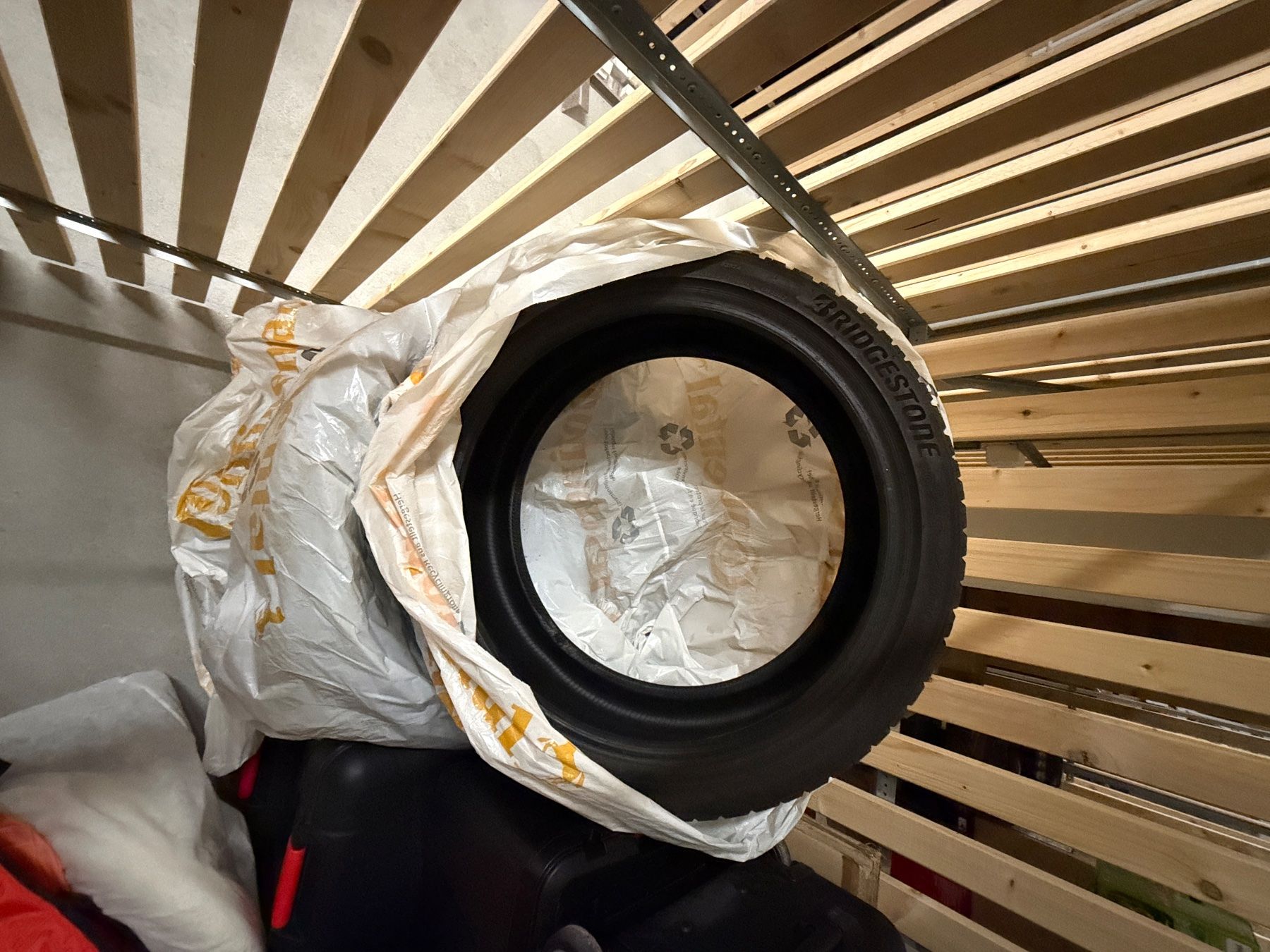 Bridgestone Pneumatici & Ruote complete: Pneus hiver Brigestone comme neuf – Usato da Biel/Bienne venduto da seb_ndv5 2