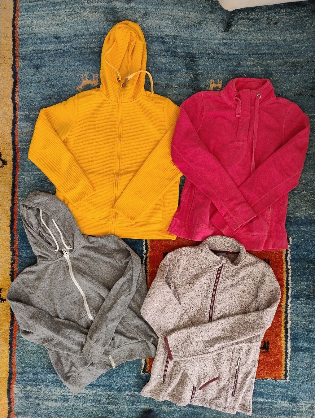 Lotti di vestiti: 4er Set Damen Pullover diverse Marken Grösse L – Usato da Kirchberg BE venduto da lau_ksj5