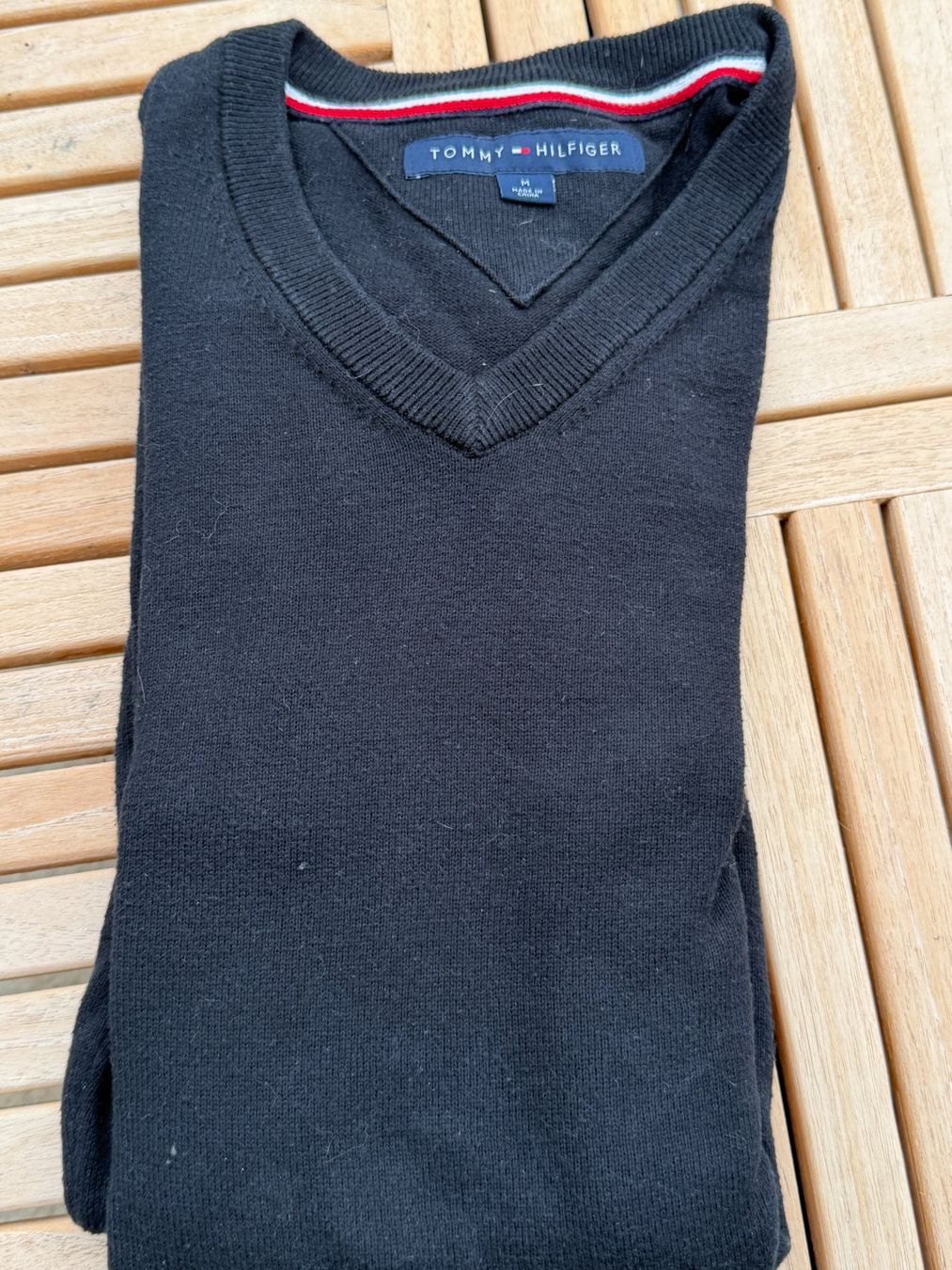 Tommy Hilfiger Maglioni & Felpe: TOMMY HILFIGER Pullover schwarz – Usato da Volketswil venduto da laszou
