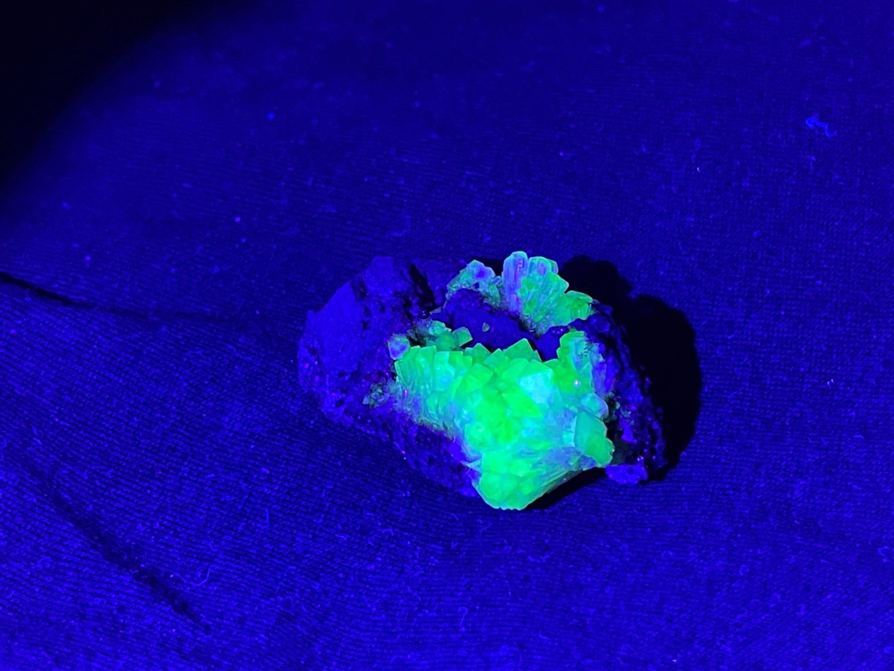 Mineralien & Heilsteine: Adamite - UV très fluorescent. – Neu (gemäss Beschreibung) aus Cernier von Gemy_Jam 9
