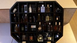 Setzkasten mit Parfümminiaturen