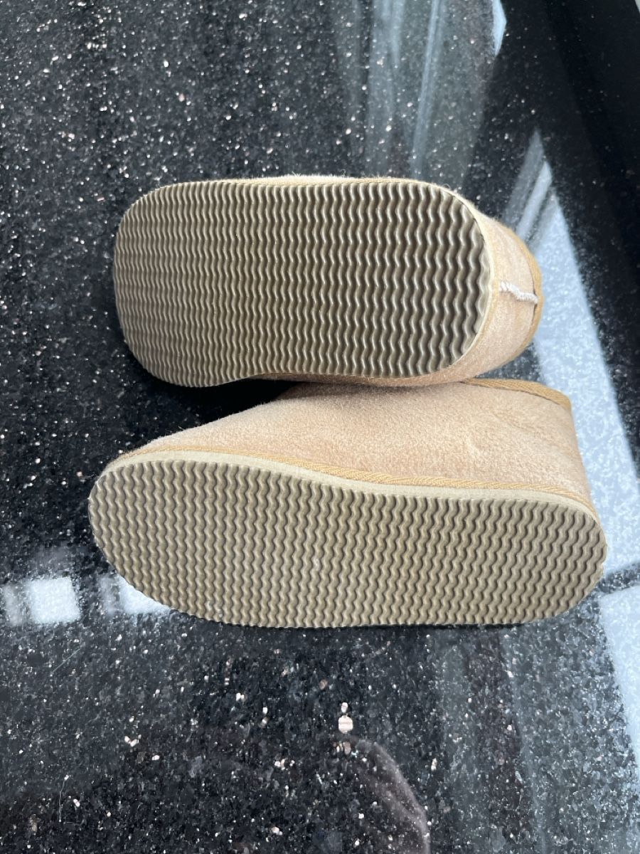 Scarpe da uomo: Flauschige Winterfinken Gr.28 – Usato da Brütten venduto da Aerox82 1