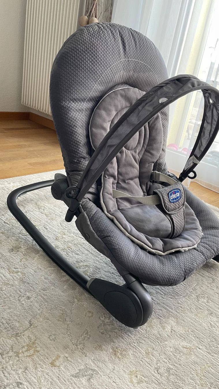 Chicco Wippen & Schaukeln: Chicco Babyschaukel grau guter Zustand – Gebraucht aus Biel/Bienne von gul_fxx2
