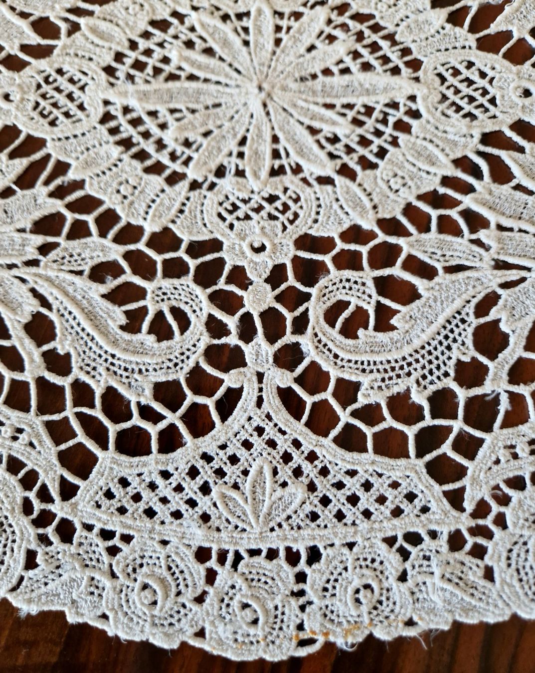 Altra biancheria da tavola: Plauener Spitze 60x30cm – Usato da Bern venduto da Antikbatik 4