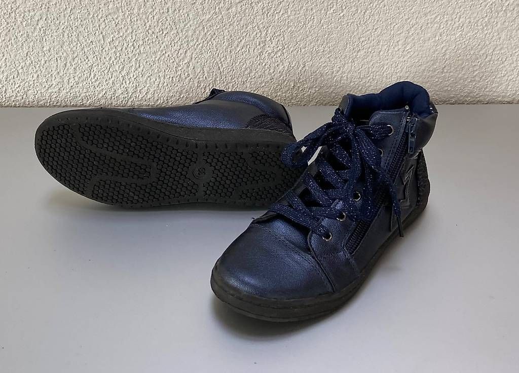 Scarpe per ragazze: Hohe Sneaker Gr. 33 blau Mädchen – Usato da Arlesheim venduto da Livifee 3
