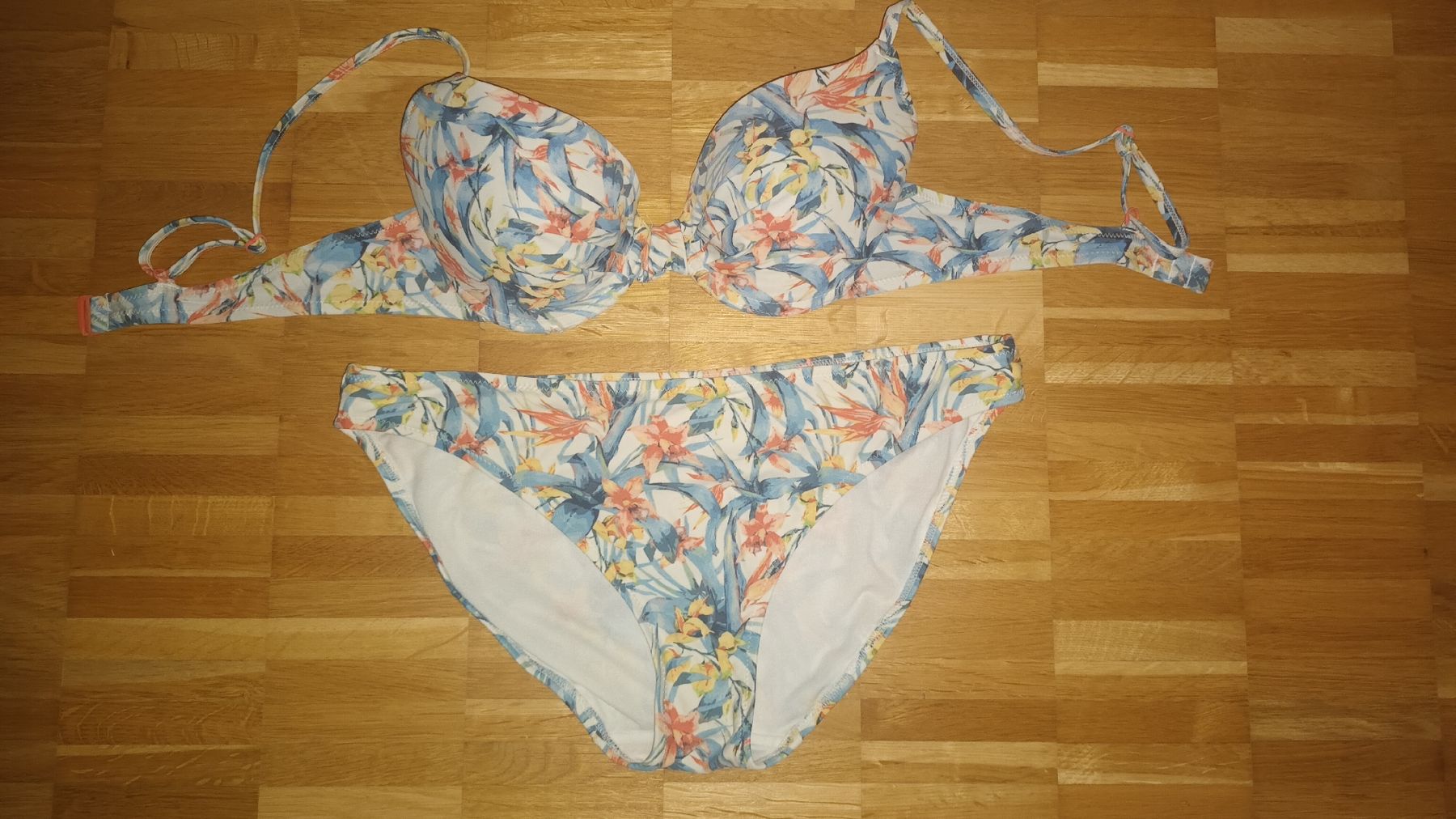 Costumi da bagno & Bikini: Sommerlicher Bikini mit Blumenmuster, Grösse M Top! – Nuovo (secondo la descrizione) da Binz venduto da eveningstar01