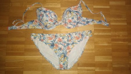 Sommerlicher Bikini mit Blumenmuster, Grösse M Top!