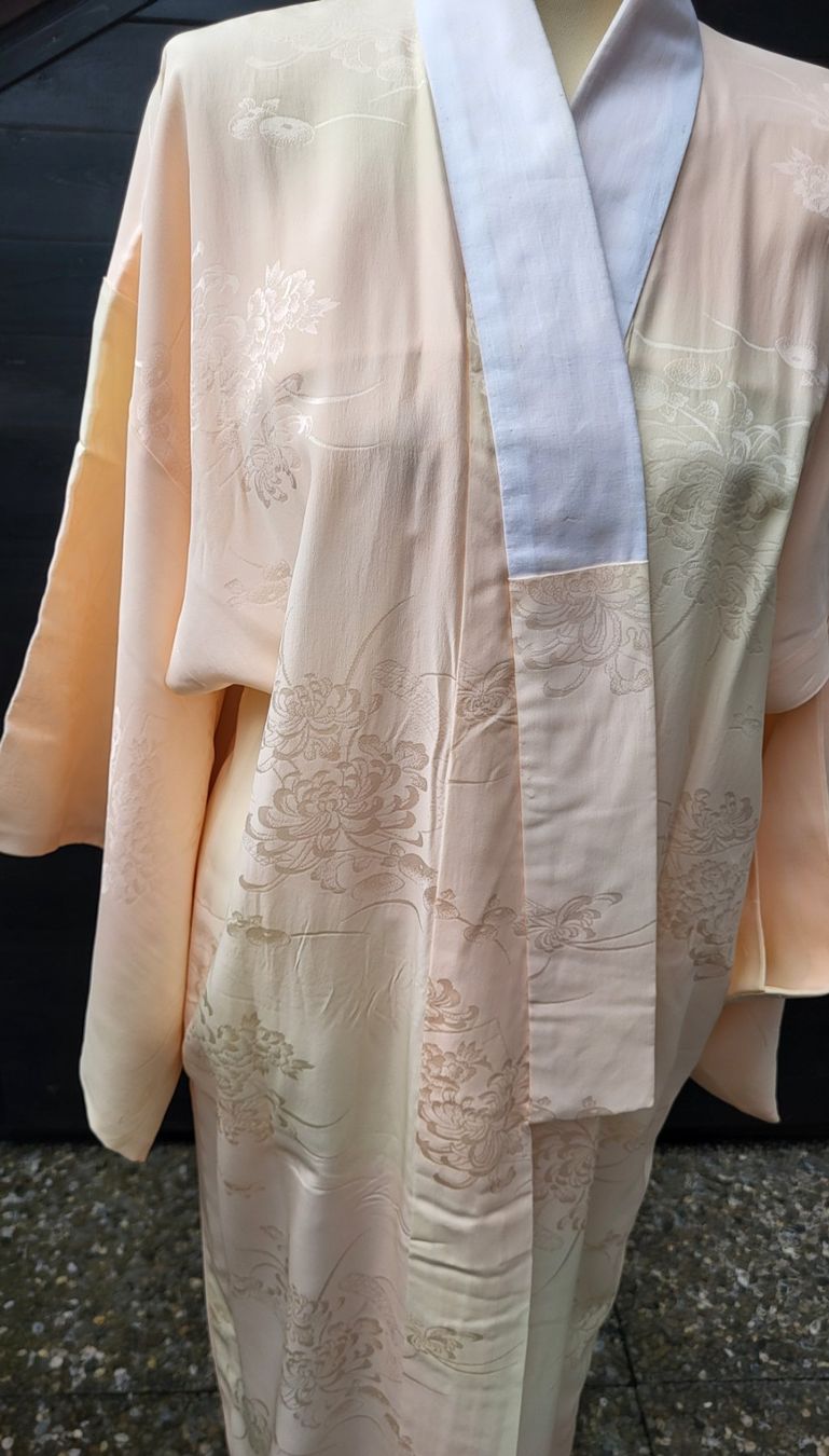 Internationale Kunst: Kimono japonais crème- pink – Neu (gemäss Beschreibung) aus Fribourg von VictoriaShop7 2