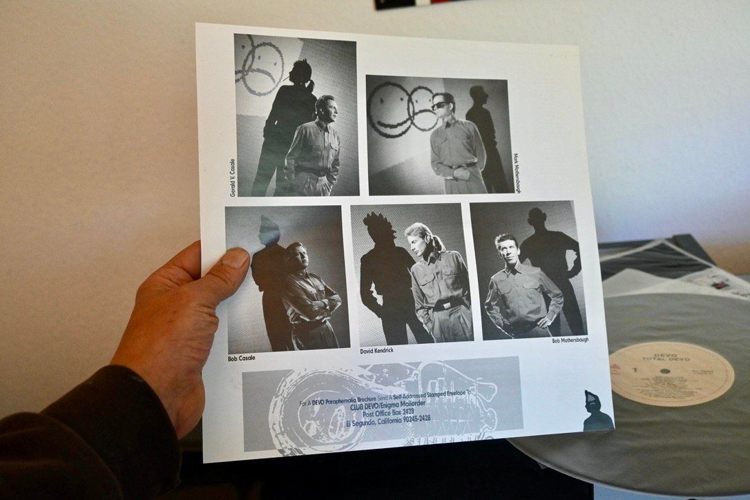 Vinyles: Total DEVO m/insert & org innersleeve US  VG+ /MINT- gut – D'occasion à Pfaffhausen par mono_rec 2