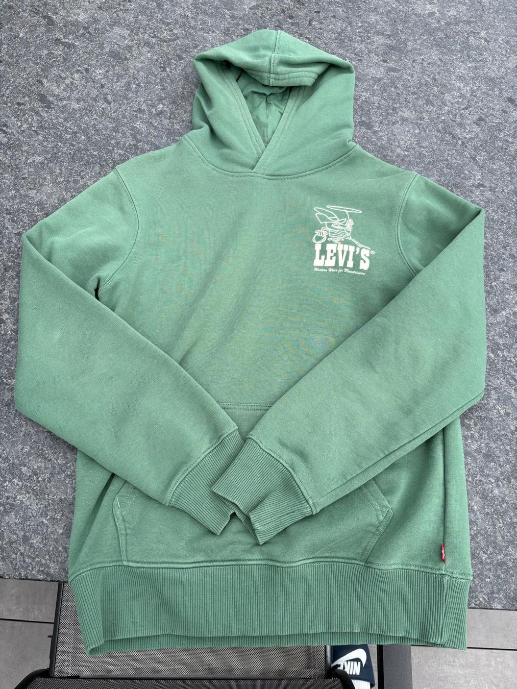 Pullover & Sweatshirts: Levis Kapuzenpullover grün – Gebraucht aus Hausen AG von Flak