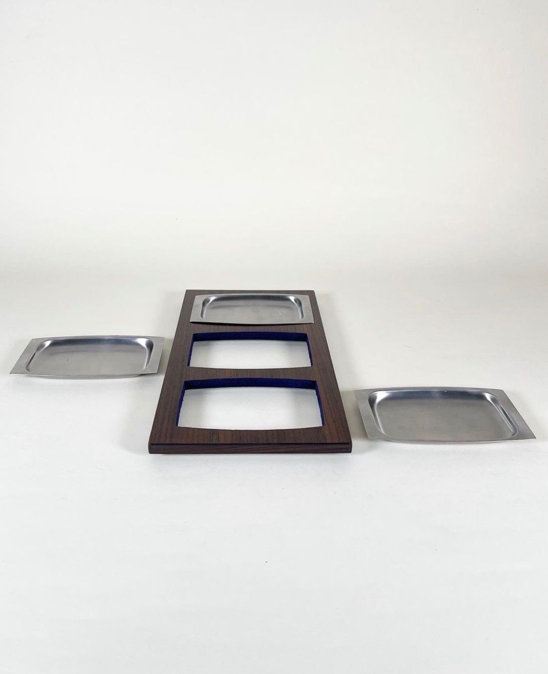 Plateaux: Serviertablett Danish Teak mit 3 Apero Schalen – D'occasion à Zürich par Son_77